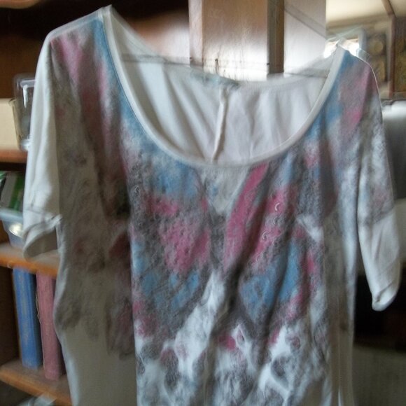 Maurices top with design on front, short sleeves, size 2 - Picture 1 of 1